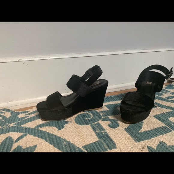 Steve Madden Black Velvet Platform Sandals - Picture 5 of 6